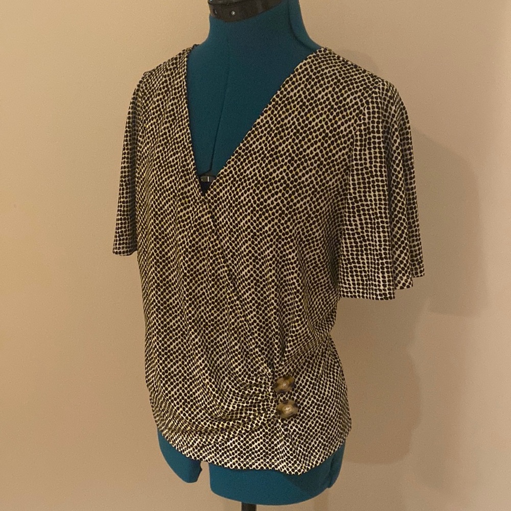 Women’s Worthington wrap top.